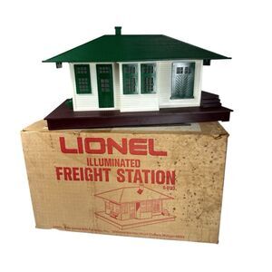 LIONEL 6-2133  Illuminated Freight Station